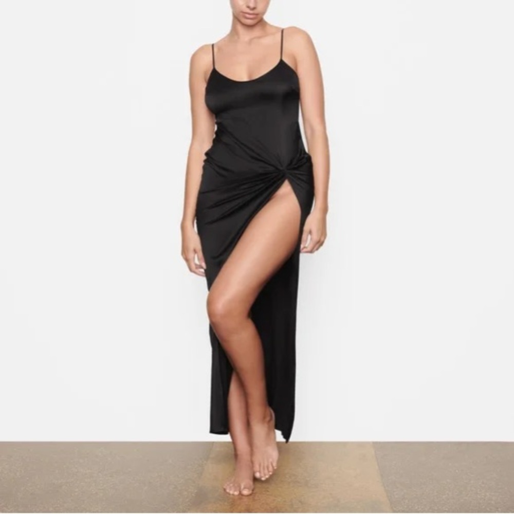 SKIMS Silk Sleep Slip with High Slit - Soot